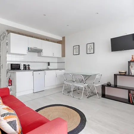 Saint Fargeau Gambetta Iii Lovely 4p-1br شقة *